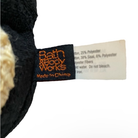 Bath and bodywork’s Halloween spooky collectors edition cat plushie - Picture 3 of 3